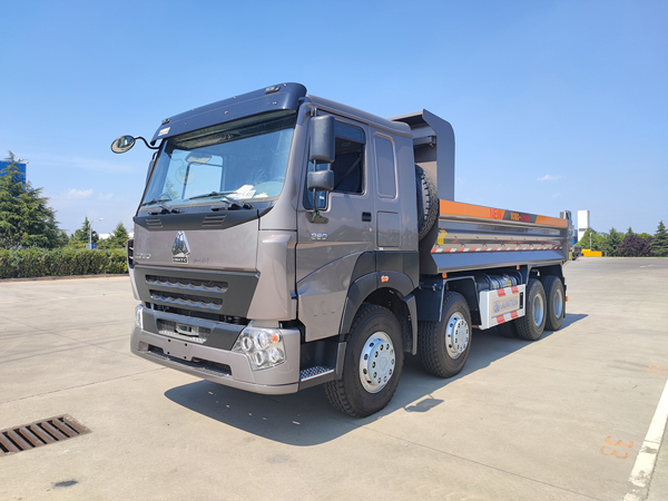 tham-lot-san-xe-ben-howo-380hp